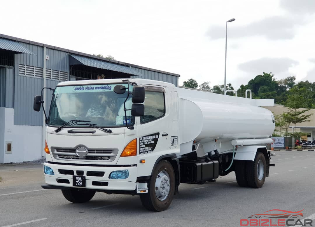 Hino 700 Series Tanker: A Heavy Vehicle Overview